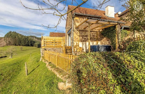 Montmelard House | Le Four à Pain - MONTMELARD