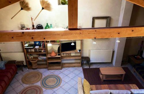 Estivareilles House | Le Four des Garniers La maison en pierres au bout du chemin