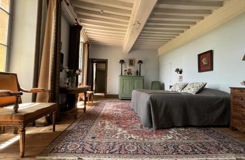 Saint-Julien-de-Civry House | Le gîte Damas du Château de Vaulx