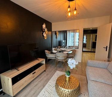 Ambilly Apartment | LE GOLDEN accès direct tramway Genève avec parking