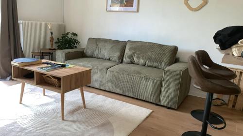 Saint-Maurice-Crillat Apartment | Le Hérisson, T2 cosy avec balcon