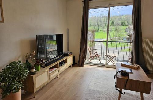 Saint-Maurice-Crillat Apartment | Le Hérisson, T2 cosy avec balcon