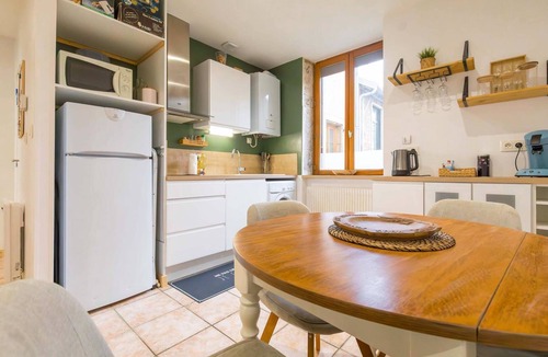 Faubourg-Raines Apartment | Le jardin des plantes- au pied du jardin de l'arquebuse - SR Loc