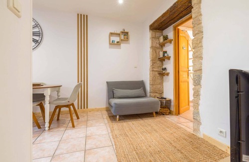 Faubourg-Raines Apartment | Le jardin des plantes- au pied du jardin de l'arquebuse - SR Loc