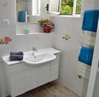 Louis Bertrand-Mirabeau-Semard Bed & Breakfast | Le Jardin Paris