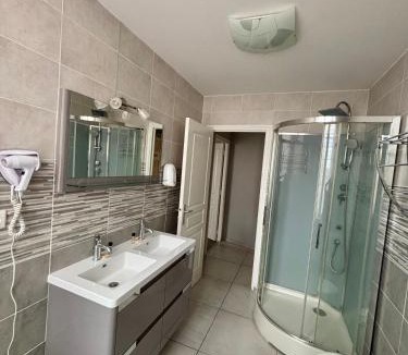 Ouroux-en-Morvan Hotel | Le Lion D'or