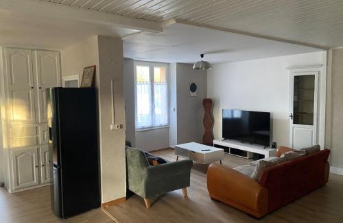 Paroisse Notre-Dame Apartment | Le Loft Dolois, Maison Loft