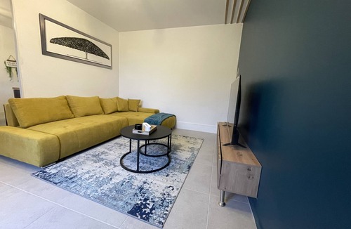 Charnay-les-Macon Apartment | Le Loft du Centre Ville Billard & Baby-foot