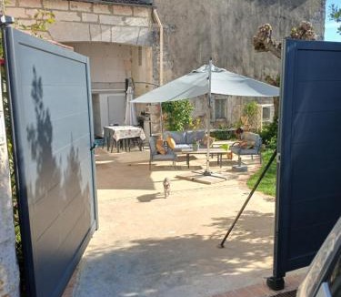 Saintes Apartment | Le lys