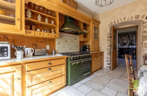 Saint-Bonnet-le-Chastel House | Le Médiéval - ST Bonnet LE Chastel