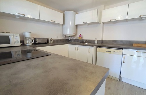 Vesseaux Apartment | Le Mûrier: air conditioning, parking, direct access to greenway