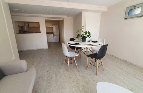 Vesseaux Apartment | Le Mûrier: air conditioning, parking, direct access to greenway
