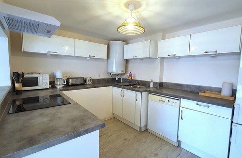 Vesseaux Apartment | Le Mûrier: air conditioning, parking, direct access to greenway