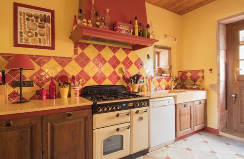 Cuisery House | Le Manoir Bressan Beautiful spacious family home, quiet, dogs OK