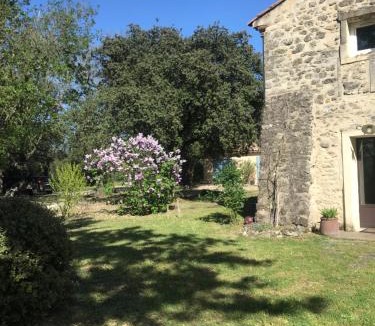 Chantemerle-les-Grignan Bed & Breakfast | Le Mas des Poètes