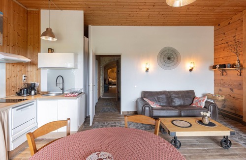 Bessas House | Le Mas de Peyraube – La Voûte des Oliviers: Stone & Wood Charm, Panoramic Views