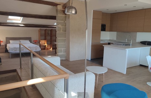 Saint-Quentin-la-Poterie Apartment | Le Mas des 2 Tilleuls – Charming Apartment near Uzès