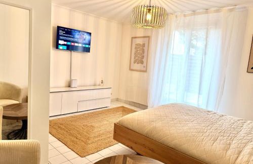 Epinay-sur-Orge Apartment | Le Matin bohème Paris- Orly- By Chozen