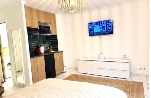 Epinay-sur-Orge Apartment | Le Matin bohème Paris- Orly- By Chozen
