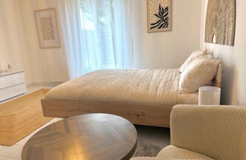 Epinay-sur-Orge Apartment | Le Matin bohème Paris- Orly- By Chozen