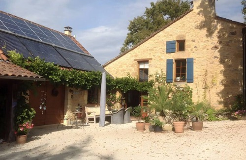 Loubejac Bed & Breakfast | Le Moulin Bas Vraie Guest Room with Private Pool, Wi-Fi, and Air Conditioning