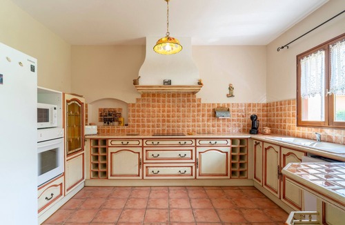 Malemort-du-Comtat House | Le Nichoir au pied du Ventoux: Mountain View, Wi-Fi & AC Vacation Home
