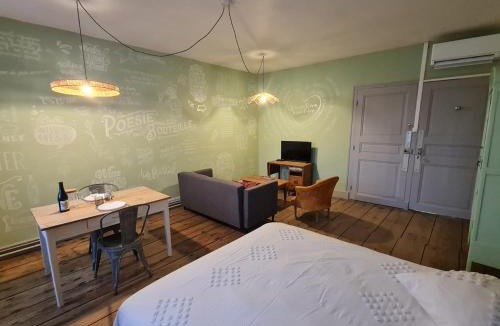 Hauterives Apartment | Le Nid du Facteur appartement avec clim, wifi et jardin