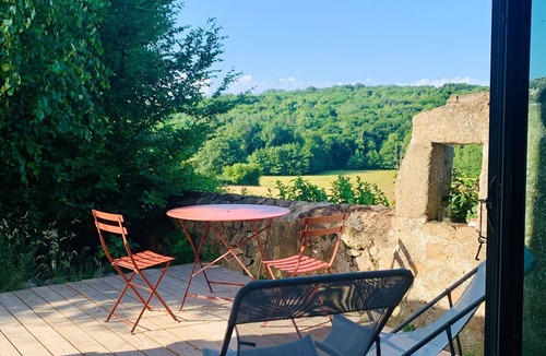 Bussieres (Yonne) House | Le Nid - mini gîte with a beautiful view of nature