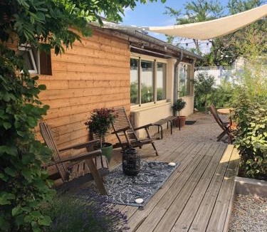 Saint-Jean-Baptiste Apartment | - Le Patio - Calme, Chaleureux, Unique