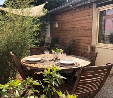 Saint-Jean-Baptiste Apartment | - Le Patio - Calme, Chaleureux, Unique