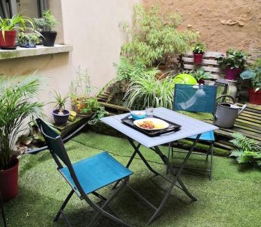 Floremont Apartment | Le patio d'antan, le cosy