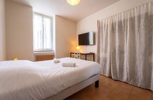 Le Creusot Apartment | Le Petit Clos