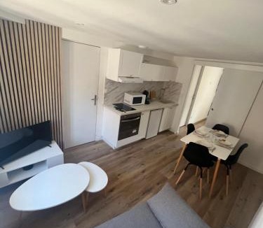 Paroisse Notre-Dame Apartment | Le petit Cosy