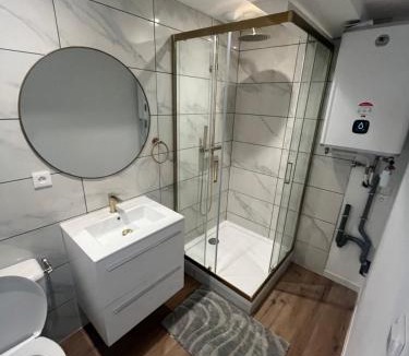 Paroisse Notre-Dame Apartment | Le petit Cosy