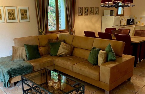 Degagnac House | LE Petit DUC Half Vrijstaande Ruime Bungalow met Privé Terras en Zwembad