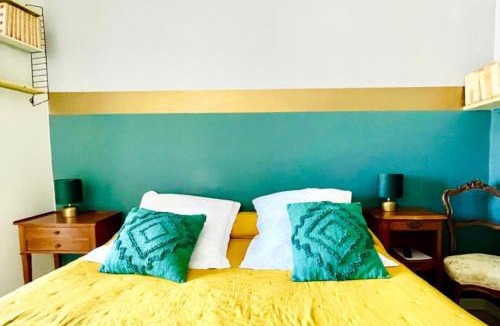 Grignan House | Le Pied de la Lettre