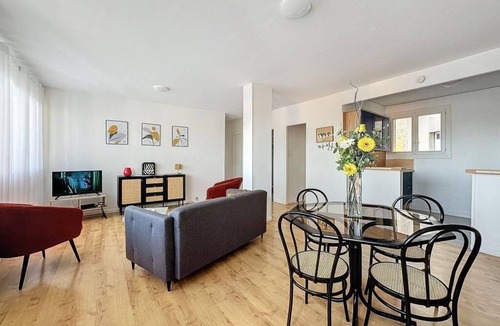La Gare Apartment | Le quai 52 - Spacious & Bright & Railway Station