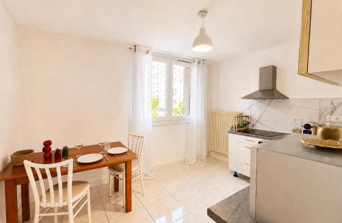 Besancon Apartment | Le Refuge Contemporain