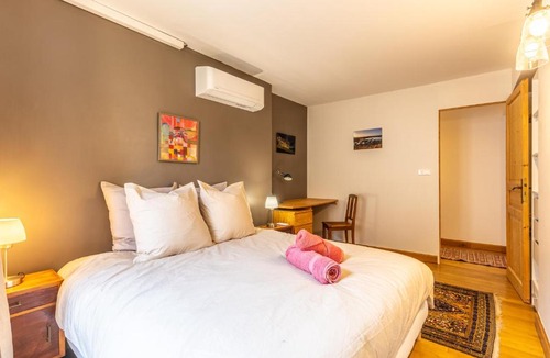 Vic-le-Comte Apartment | Le Refuge de la Roche - Piscine, Extérieur, Clim