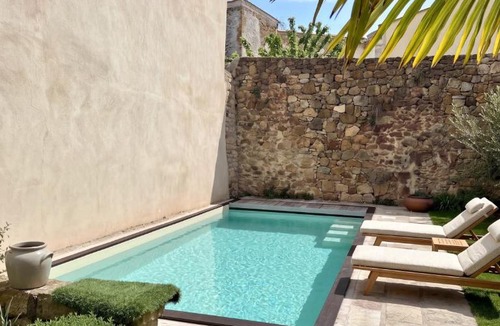 Vic-le-Comte Apartment | Le Refuge de la Roche - Piscine, Extérieur, Clim