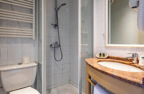 Sauvigny-le-Bois Hotel | Le relais fleuri, Hôtel et restaurant Logis - Avallon