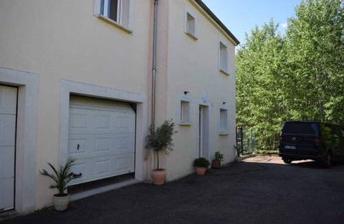 Villefargeau House | Le Renoir Family Vacation Rental (10 people) Near Auxerre and the vineyards.