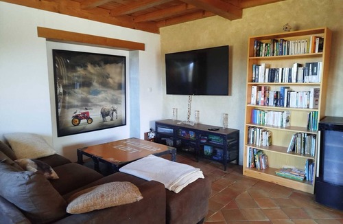Secheras House | Le Repaire, dog-friendly lodgings in the alchemist's lair.