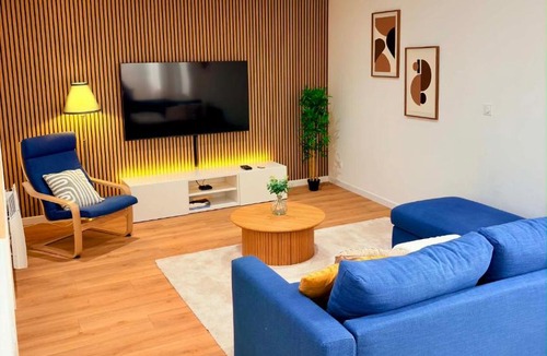 Dole Apartment | Le Salon des Voyageurs - Appartement Climatisé avec Terrasse et Parking Gratuit à Proximité