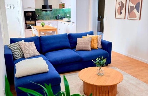 Dole Apartment | Le Salon des Voyageurs - Appartement Climatisé avec Terrasse et Parking Gratuit à Proximité