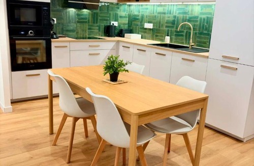 Dole Apartment | Le Salon des Voyageurs - Appartement Climatisé avec Terrasse et Parking Gratuit à Proximité