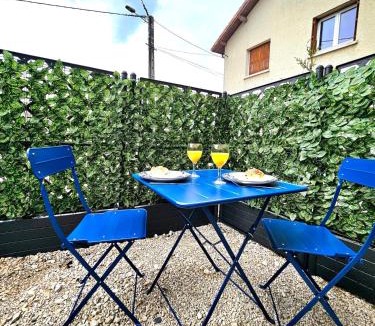 Saint-Julien-sur-Reyssouze Apartment | Le Santorin