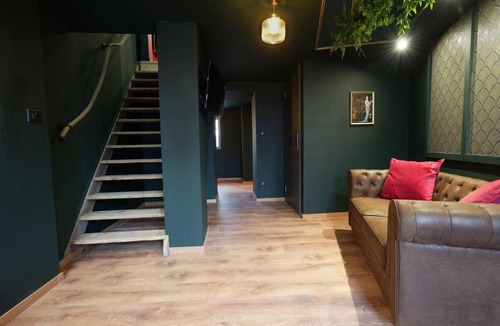 Luxeuil-les-Bains Apartment | Le Speakeasy - Escape Room et ça Terrasse Privée