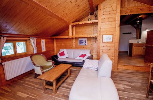 Les Hopitaux-Vieux Apartment | Le Suchet apartment in a 1798 Comtoise farmhouse