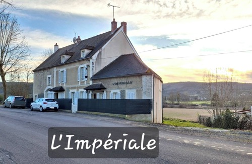 Sermizelles House | Le Trèfle de l'Impériale @lesgitesdelimpériale - House, garden & terrace
